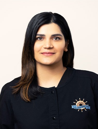 Dental hygienist Mia