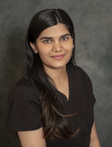 Dental hygienist Mia